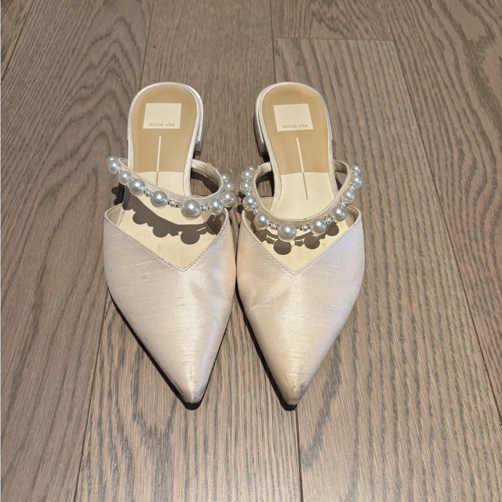 Dolce Vita Kanika Pearl Flats sz8 Elegant Cream Mules with Pearl Detailing - Picture 2 of 6